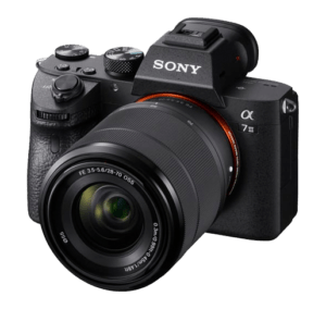 Kamera, Sony Alpha 7 III, Vorderseite, DSLM Spiegellose Systemkamera von Sony, Frontansicht mit Objektiv, Wechselobjektiv, Kamerasystem von Sony