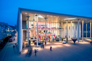 Die Mundologia 2022 findet im Konzerthaus Freiburg statt, das auf dem Foto zu sehen ist