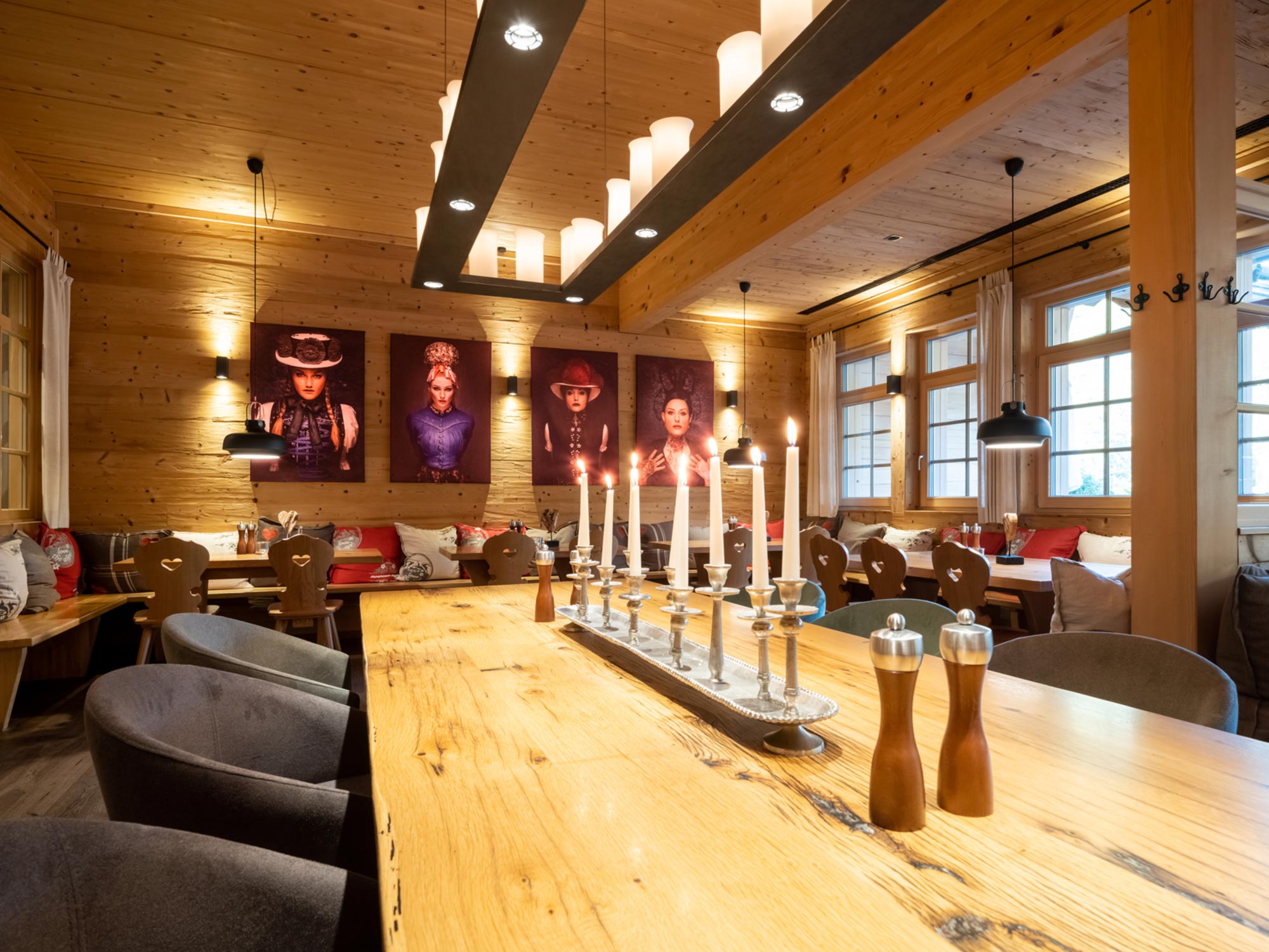 Ein Tisch im Gasthaus Geroldsauer Mühle bei Baden-Baden, Foto von Heimatlicht Benjamin Kuderer, im Auftrag des Gasthauses