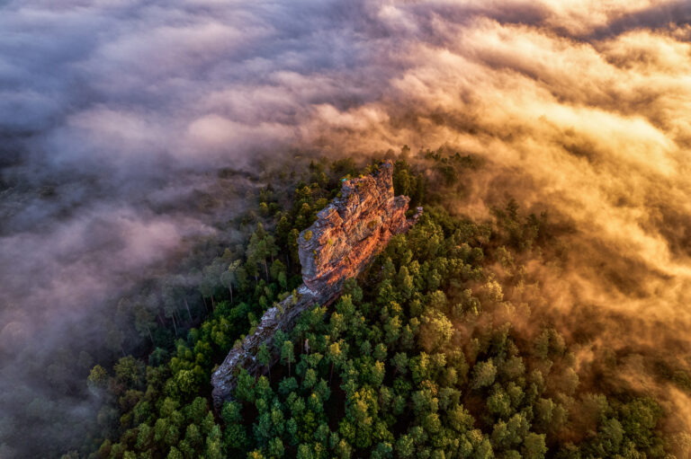 "Asselstein" von Christian Fernandez Gamio - Titelbild der Foto-Ausstellung "Eine mystische Reise durch den Pfälzerwald"