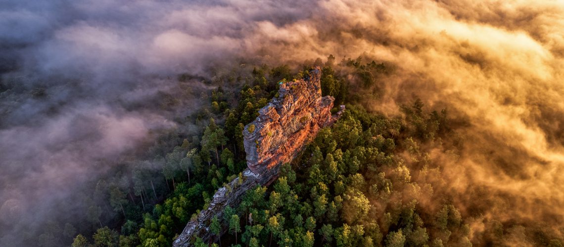 "Asselstein" von Christian Fernandez Gamio - Titelbild der Foto-Ausstellung "Eine mystische Reise durch den Pfälzerwald"