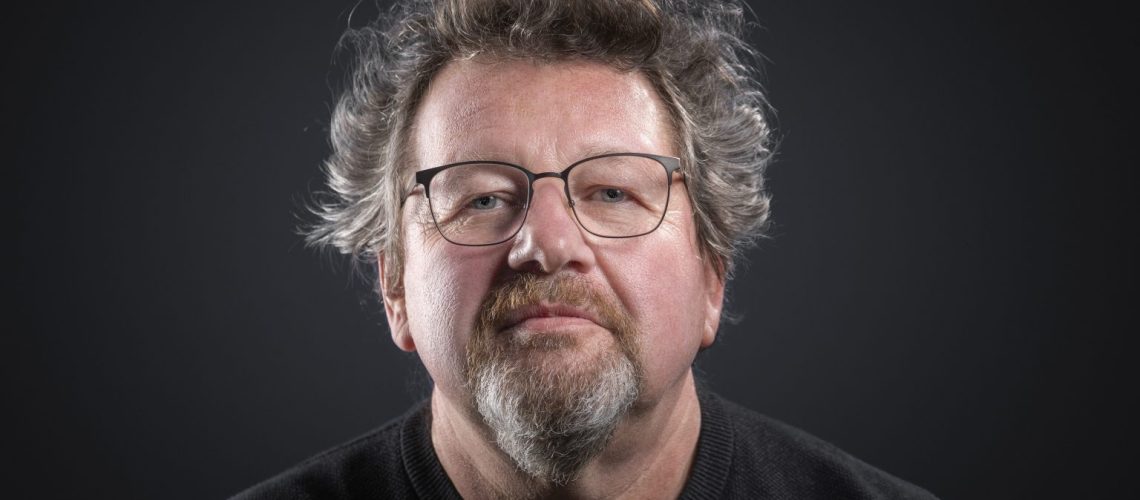 Haarpracht, ein Fotoprojekt von André Straub aus Freinsheim in Zusammenarbeit mit Friseurmeister Ralf Baier aus Freinsheim - Fotoprojekt - Fotostrecke - Weg mit der Corona-Frisur - Vorherbild Dirk Fischer